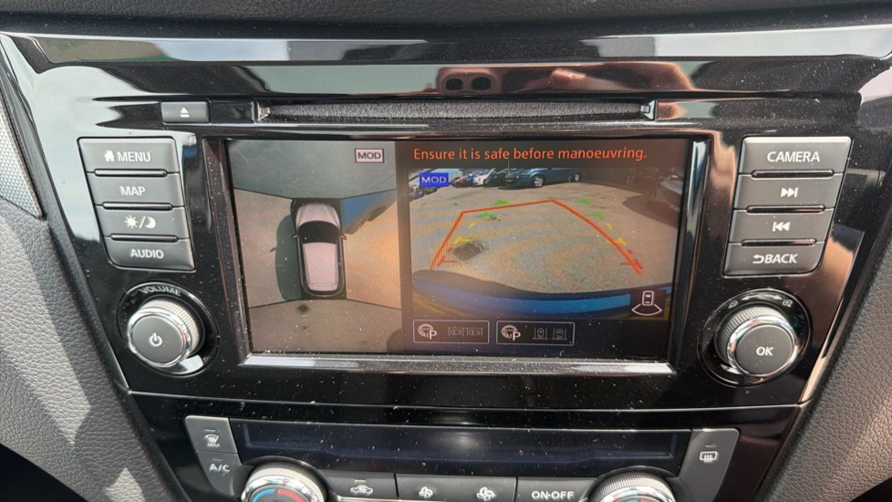 Nissan Qashqai 1.3 DiG-T 160 N-Connecta 5dr DCT [Glass Roof Pack] Petrol Hatchback - Image 36