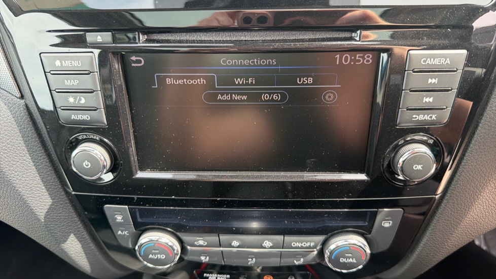 Nissan Qashqai 1.3 DiG-T 160 N-Connecta 5dr DCT [Glass Roof Pack] Petrol Hatchback - Image 37
