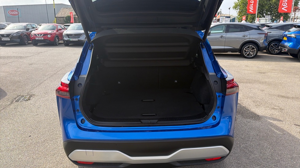 Nissan Qashqai 1.3 DiG-T MH 158 Tekna+ 5dr Petrol Hatchback - Image 4
