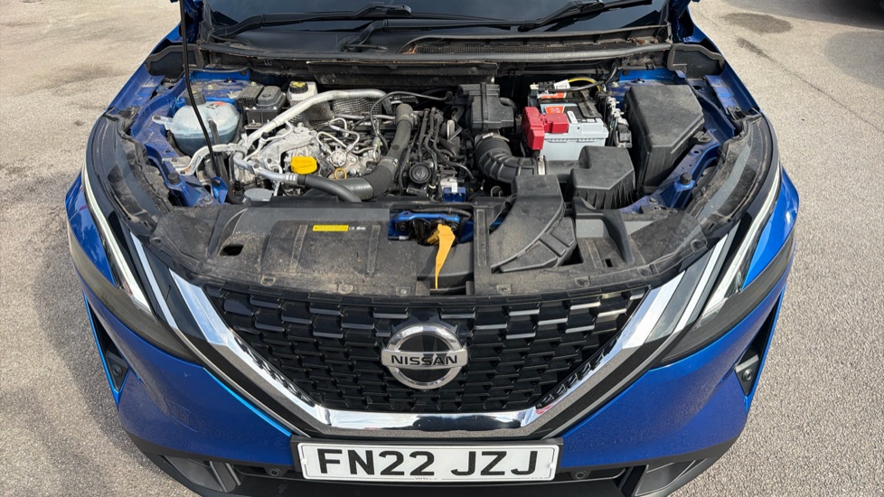Nissan Qashqai 1.3 DiG-T MH 158 Tekna+ 5dr Petrol Hatchback - Image 8