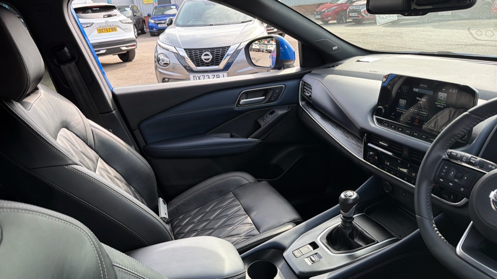 Nissan Qashqai 1.3 DiG-T MH 158 Tekna+ 5dr Petrol Hatchback - Image 14