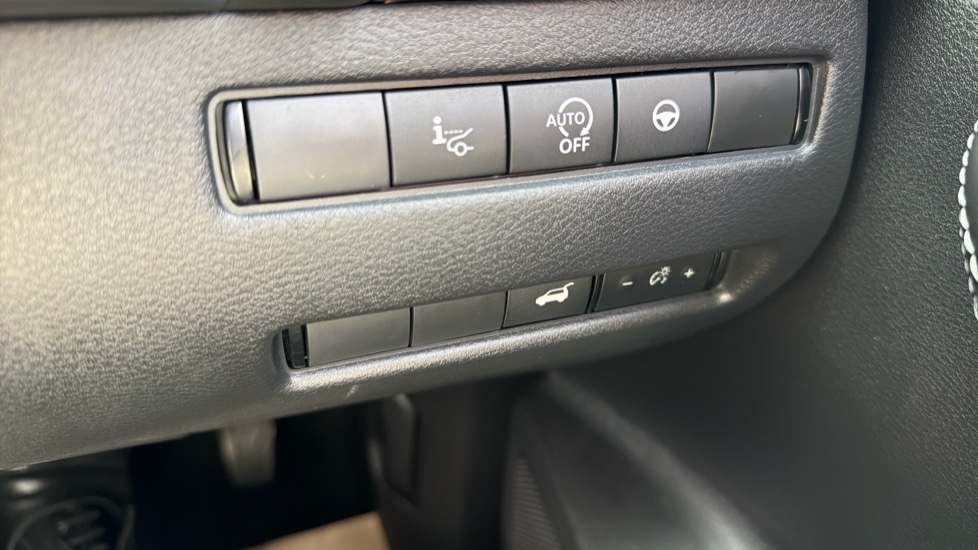 Nissan Qashqai 1.3 DiG-T MH 158 Tekna+ 5dr Petrol Hatchback - Image 28