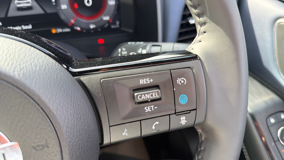 Nissan Qashqai 1.3 DiG-T MH 158 Tekna+ 5dr Petrol Hatchback - Image 29