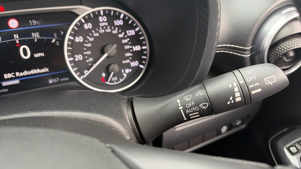 Nissan Juke 1.0 DiG-T 114 N-Connecta 5dr Petrol Hatchback - Image 27