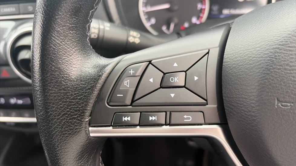 Nissan Juke 1.0 DiG-T 114 N-Connecta 5dr Petrol Hatchback - Image 29