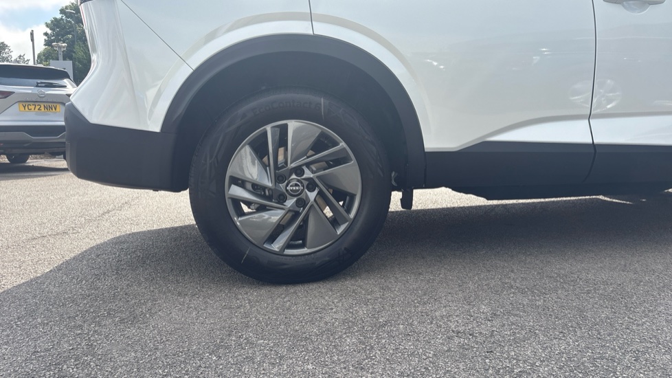 Nissan Qashqai 1.3 DiG-T MH 158 Acenta Premium 5dr Petrol Hatchback - Image 7