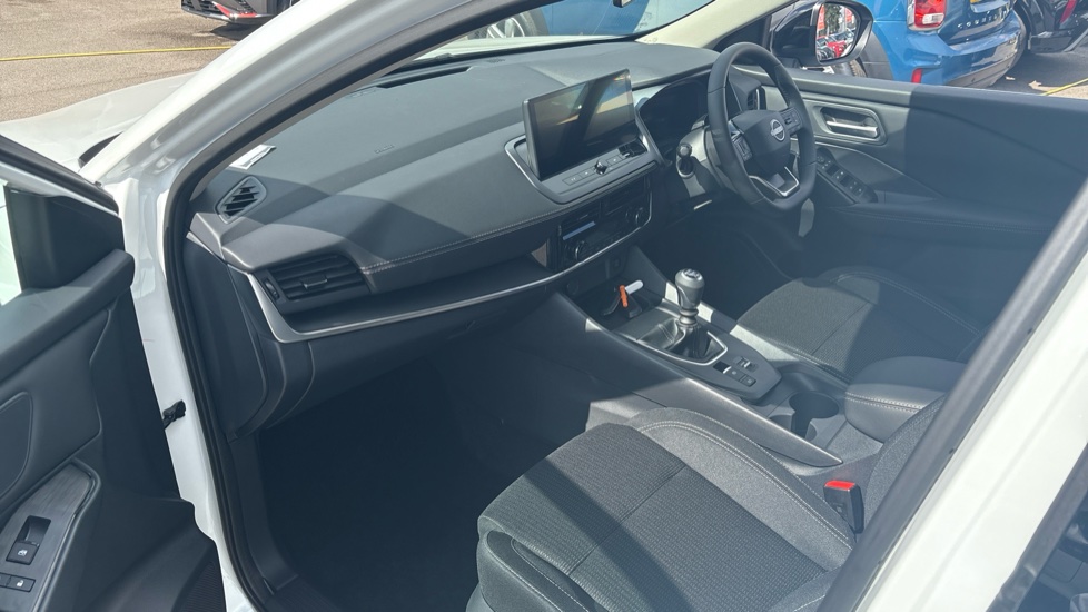 Nissan Qashqai 1.3 DiG-T MH 158 Acenta Premium 5dr Petrol Hatchback - Image 9
