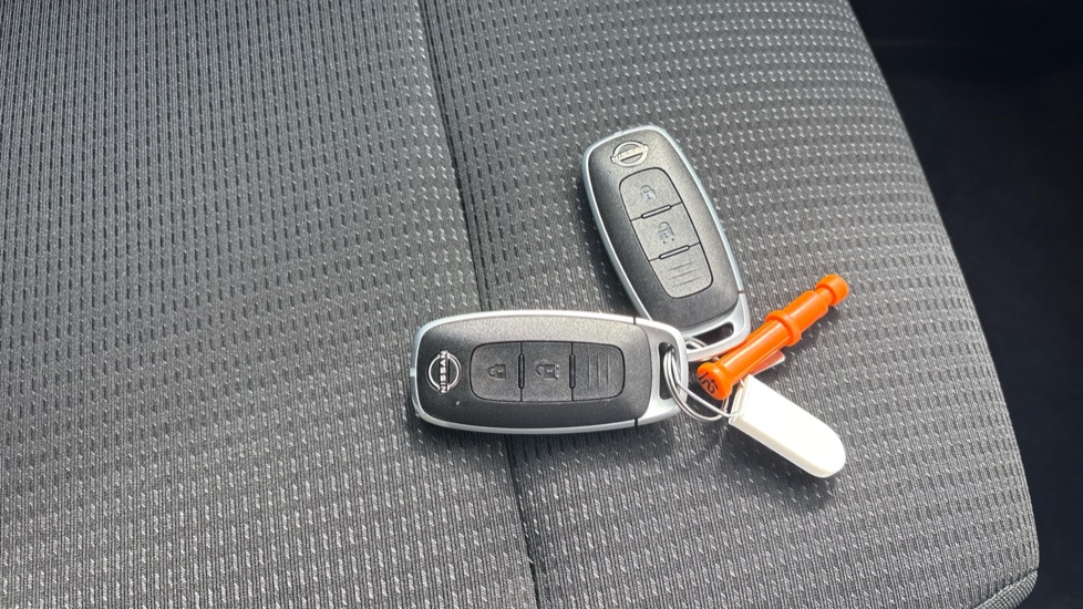 Nissan Qashqai 1.3 DiG-T MH 158 Acenta Premium 5dr Petrol Hatchback - Image 20