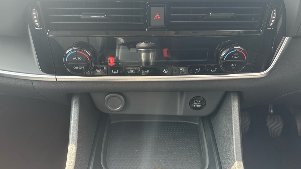 Nissan Qashqai 1.3 DiG-T MH 158 Acenta Premium 5dr Petrol Hatchback - Image 22