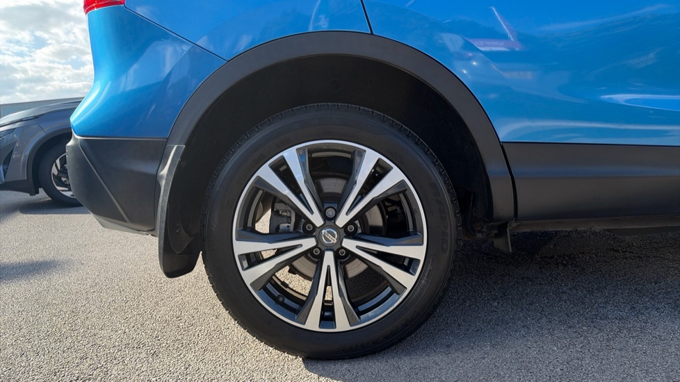 Nissan Qashqai 1.5 dCi N-Connecta 5dr Diesel Hatchback - Image 7