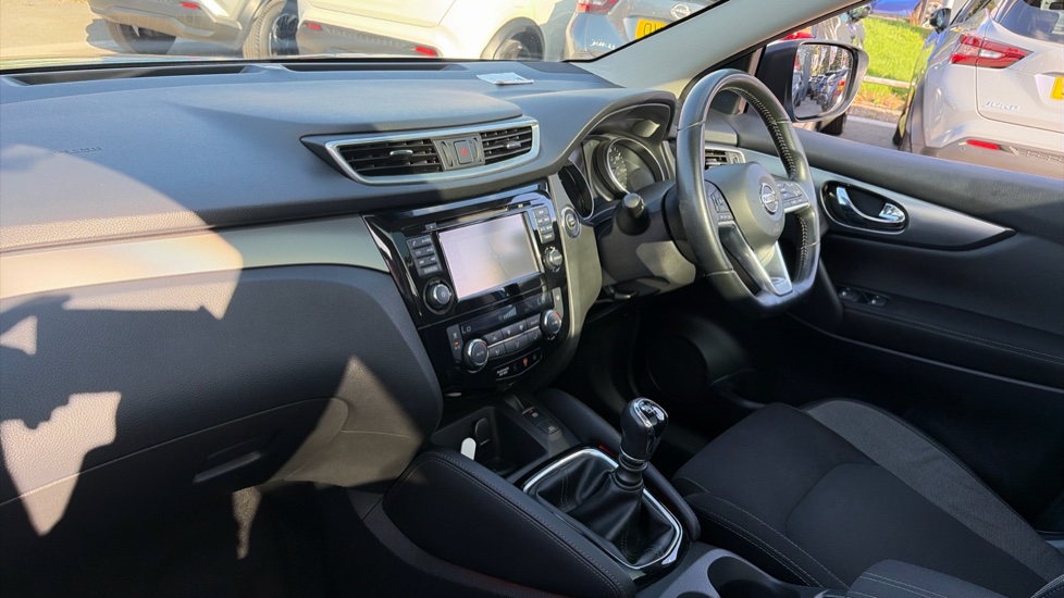 Nissan Qashqai 1.5 dCi N-Connecta 5dr Diesel Hatchback - Image 9