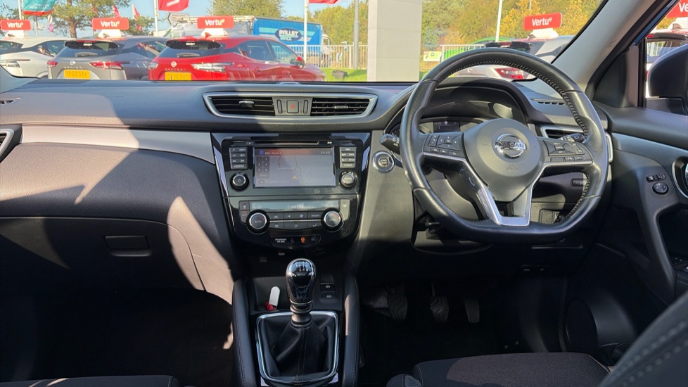 Nissan Qashqai 1.5 dCi N-Connecta 5dr Diesel Hatchback - Image 10