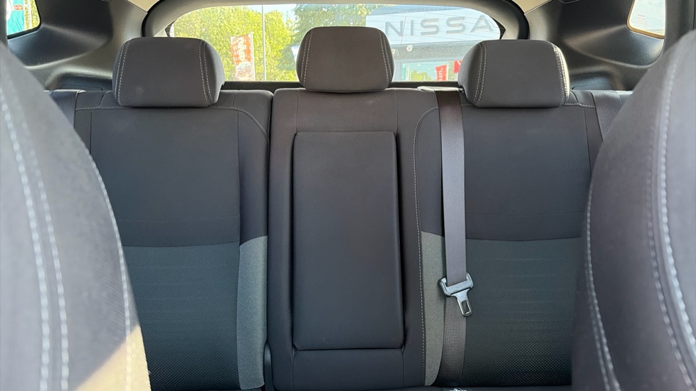 Nissan Qashqai 1.5 dCi N-Connecta 5dr Diesel Hatchback - Image 15