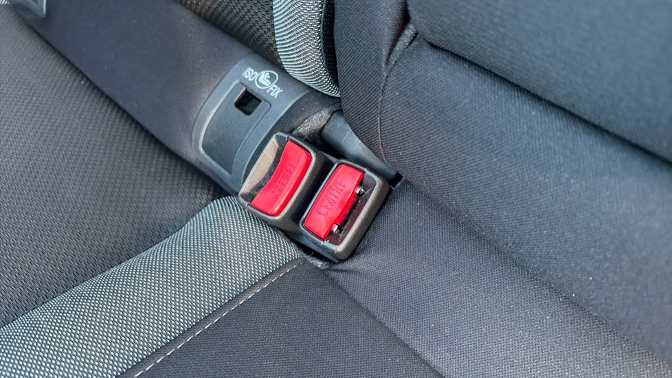 Nissan Qashqai 1.5 dCi N-Connecta 5dr Diesel Hatchback - Image 17