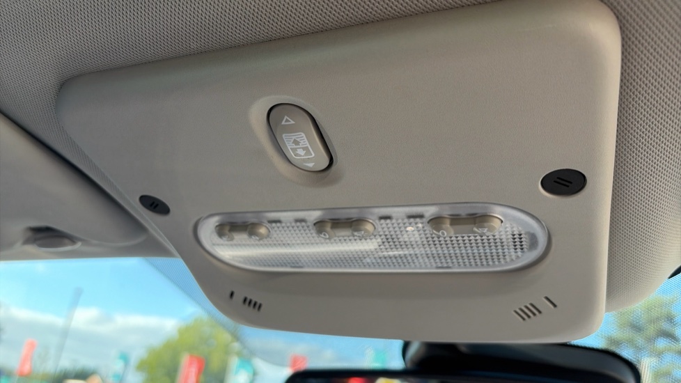 Nissan Qashqai 1.5 dCi N-Connecta 5dr Diesel Hatchback - Image 21