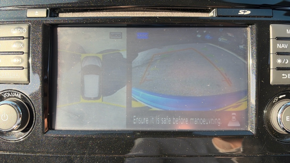 Nissan Qashqai 1.5 dCi N-Connecta 5dr Diesel Hatchback - Image 27