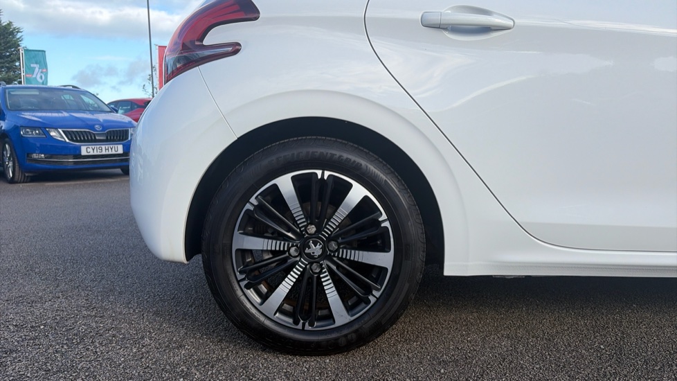 Peugeot 208 1.2 PureTech 110 Tech Edition 5dr EAT6 Petrol Hatchback - Image 7