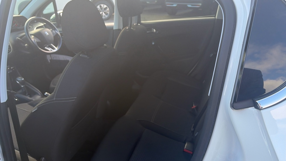 Peugeot 208 1.2 PureTech 110 Tech Edition 5dr EAT6 Petrol Hatchback - Image 16