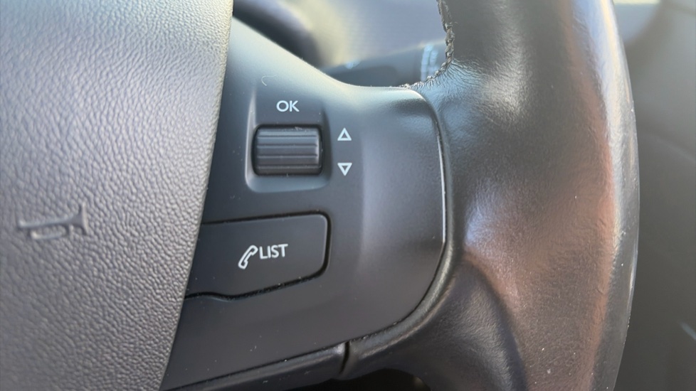 Peugeot 208 1.2 PureTech 110 Tech Edition 5dr EAT6 Petrol Hatchback - Image 29