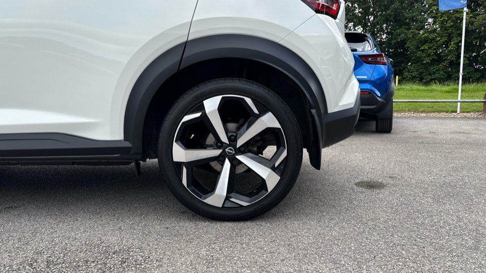 Nissan Juke 1.0 DiG-T 114 Tekna 5dr DCT Petrol Hatchback - Image 7