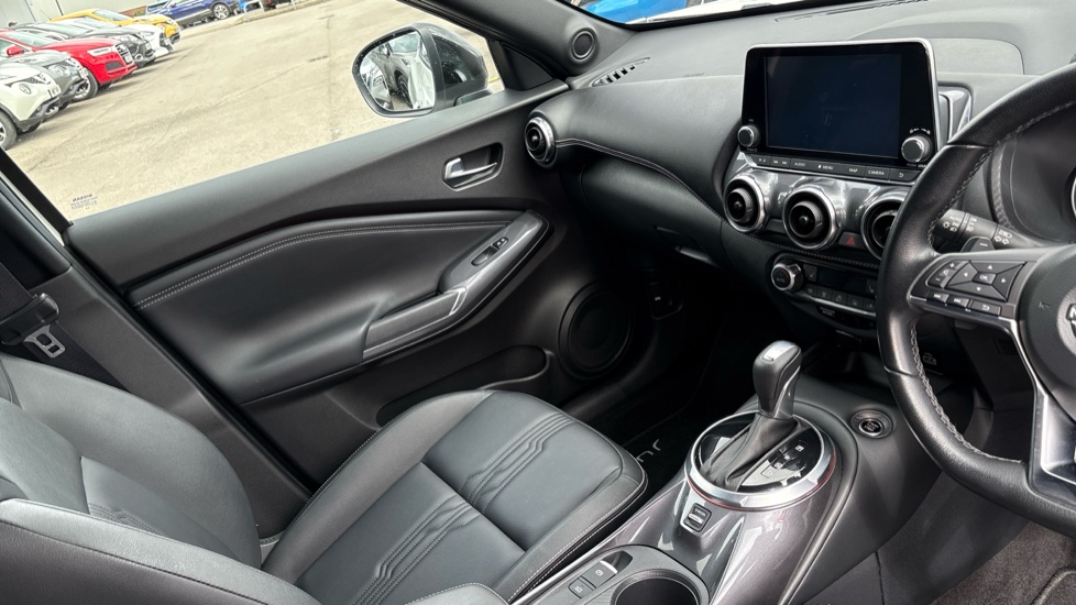 Nissan Juke 1.0 DiG-T 114 Tekna 5dr DCT Petrol Hatchback - Image 14