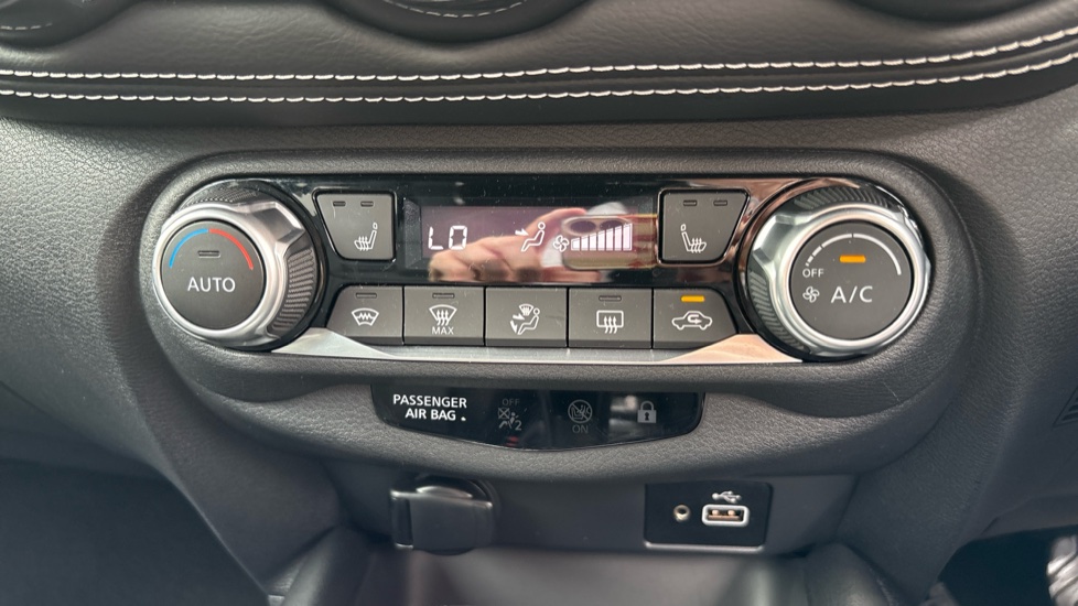 Nissan Juke 1.0 DiG-T 114 Tekna 5dr DCT Petrol Hatchback - Image 38