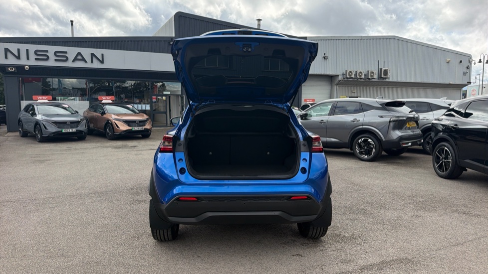 Nissan Juke 1.0 DiG-T 114 Tekna 5dr DCT Petrol Hatchback - Image 4