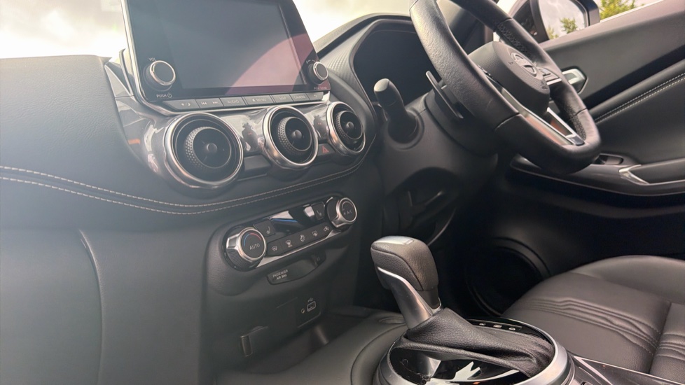 Nissan Juke 1.0 DiG-T 114 Tekna 5dr DCT Petrol Hatchback - Image 13