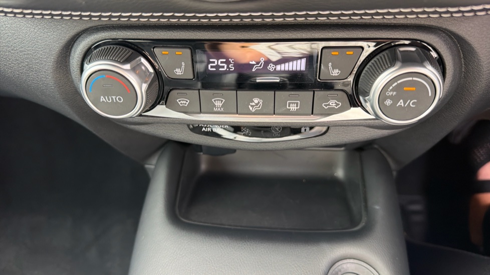 Nissan Juke 1.0 DiG-T 114 Tekna 5dr DCT Petrol Hatchback - Image 31
