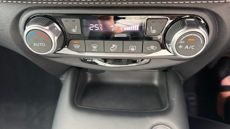 Nissan Juke 1.0 DiG-T 114 Tekna 5dr DCT Petrol Hatchback - Image 32