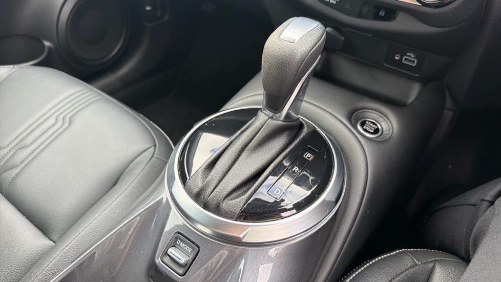 Nissan Juke 1.0 DiG-T 114 Tekna 5dr DCT Petrol Hatchback - Image 37