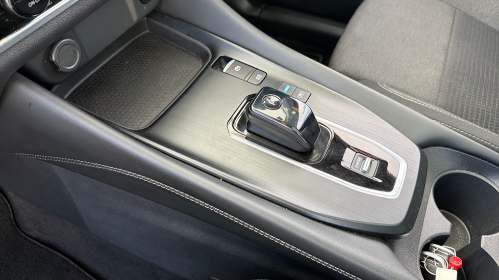 Nissan Qashqai 1.5 E-Power N-Connecta 5dr Auto Hybrid Hatchback - Image 13