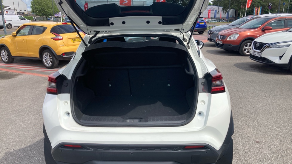 Nissan Juke 1.0 DiG-T 114 N-Connecta 5dr Petrol Hatchback - Image 4