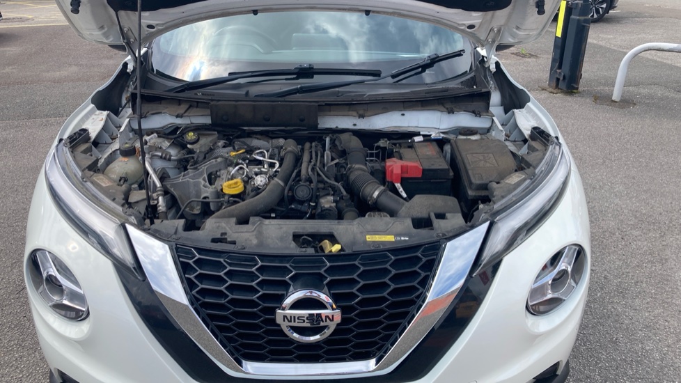 Nissan Juke 1.0 DiG-T 114 N-Connecta 5dr Petrol Hatchback - Image 8