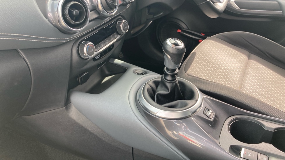 Nissan Juke 1.0 DiG-T 114 N-Connecta 5dr Petrol Hatchback - Image 13