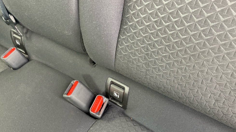Nissan Juke 1.0 DiG-T 114 N-Connecta 5dr Petrol Hatchback - Image 17