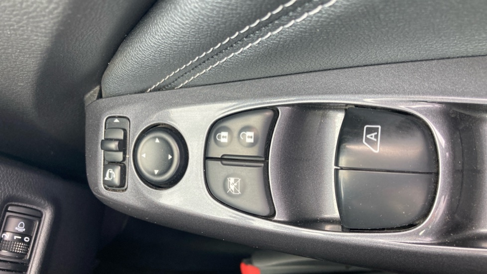 Nissan Juke 1.0 DiG-T 114 N-Connecta 5dr Petrol Hatchback - Image 24