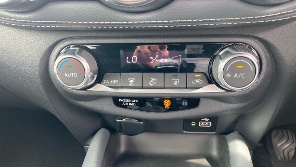 Nissan Juke 1.0 DiG-T 114 N-Connecta 5dr Petrol Hatchback - Image 29