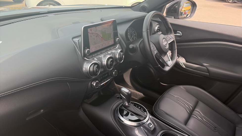 Nissan Juke 1.6 Hybrid Tekna 5dr Auto Hybrid Hatchback - Image 9