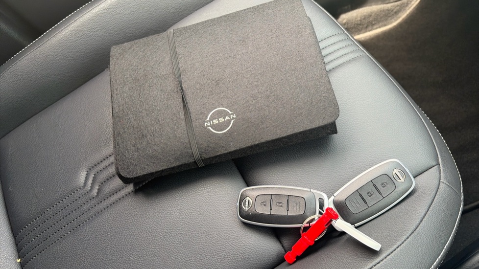 Nissan Juke 1.6 Hybrid Tekna 5dr Auto Hybrid Hatchback - Image 19