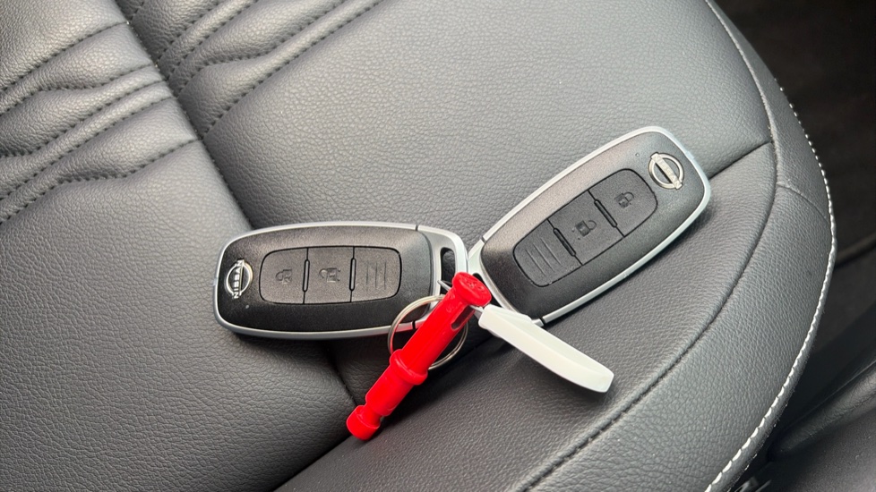 Nissan Juke 1.6 Hybrid Tekna 5dr Auto Hybrid Hatchback - Image 20