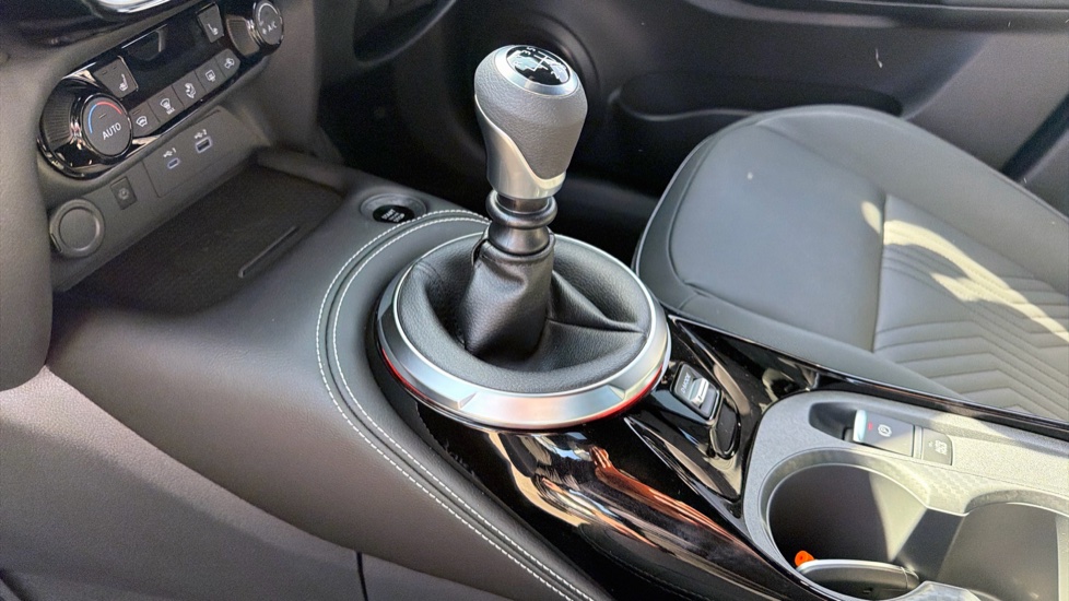 Nissan Juke 1.0 DiG-T Tekna 5dr Petrol Hatchback - Image 13