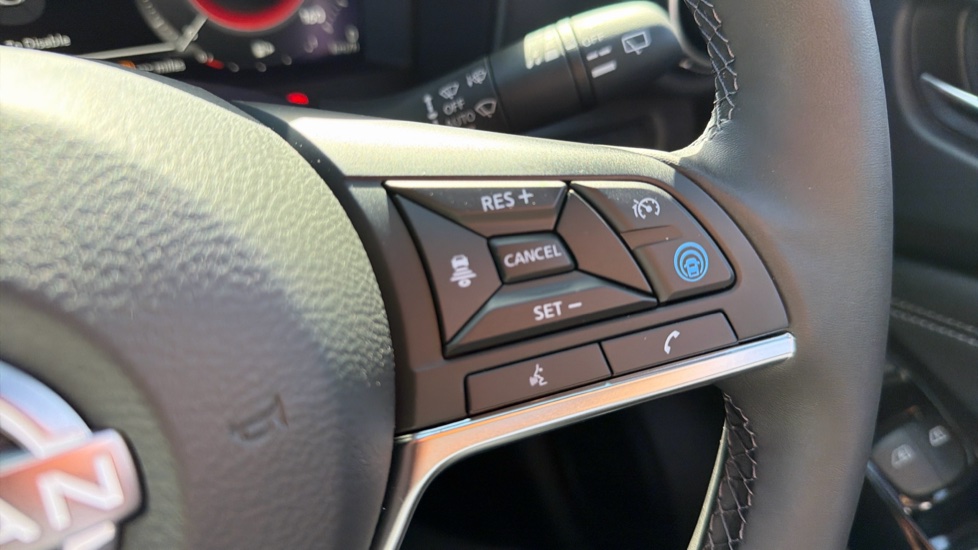 Nissan Juke 1.0 DiG-T Tekna 5dr Petrol Hatchback - Image 31