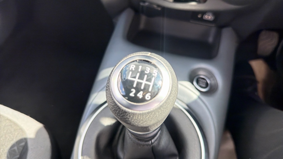 Nissan Juke 1.0 DiG-T 114 N-Connecta 5dr Petrol Hatchback - Image 23