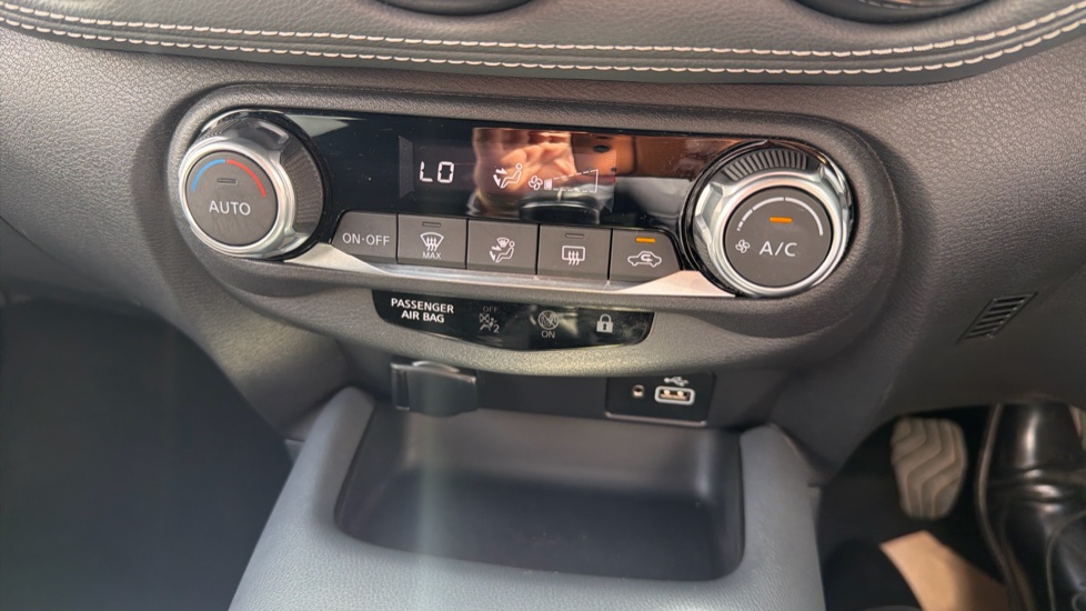 Nissan Juke 1.0 DiG-T 114 N-Connecta 5dr Petrol Hatchback - Image 24