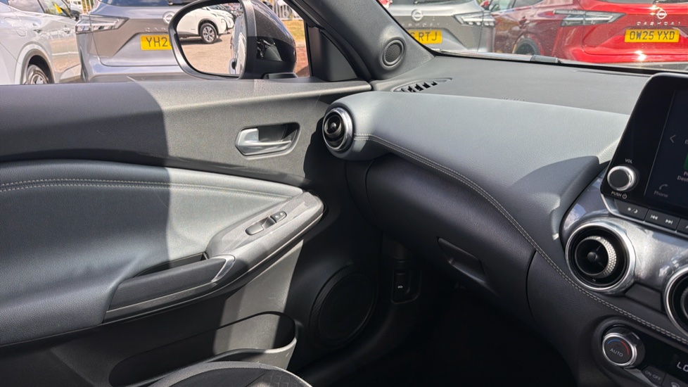 Nissan Juke 1.0 DiG-T 114 N-Connecta 5dr Petrol Hatchback - Image 25
