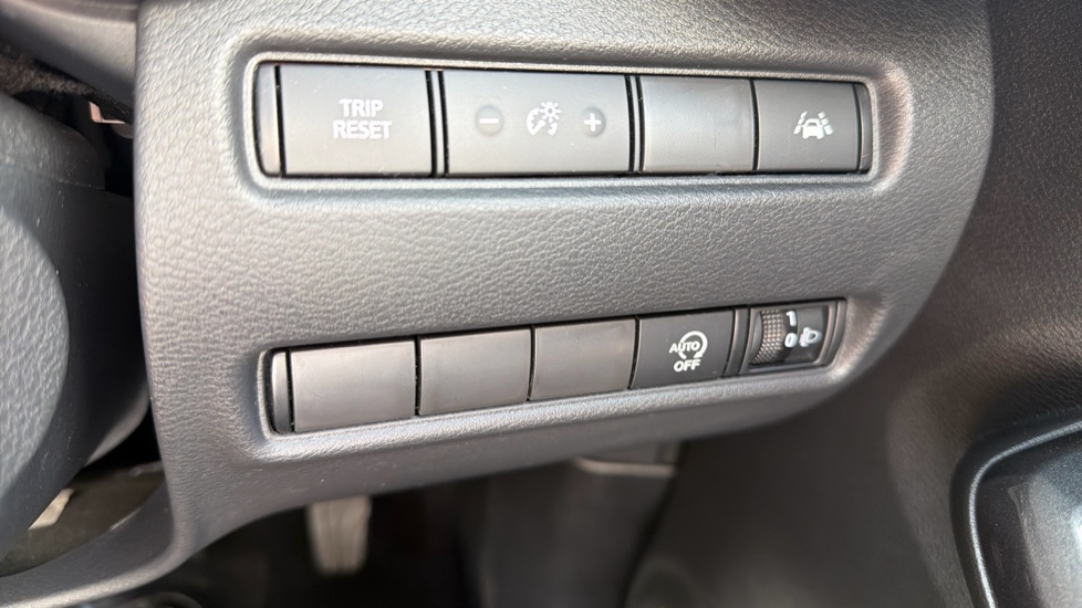 Nissan Juke 1.0 DiG-T 114 N-Connecta 5dr Petrol Hatchback - Image 27