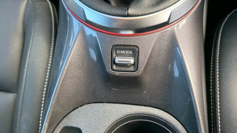 Nissan Juke 1.0 DiG-T 114 Tekna 5dr Petrol Hatchback - Image 27