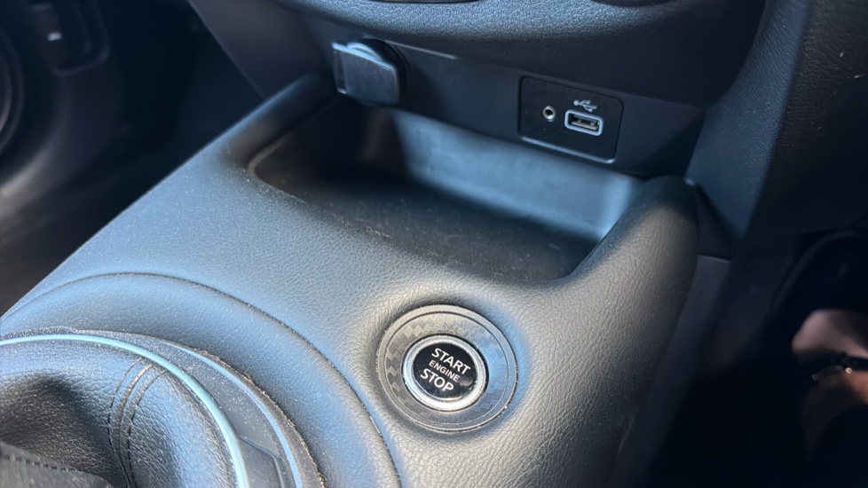 Nissan Juke 1.0 DiG-T 114 Tekna 5dr Petrol Hatchback - Image 38