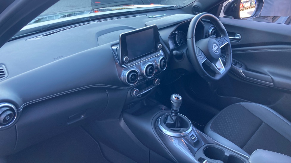 Nissan Juke 1.0 DiG-T 114 N-Connecta 5dr Petrol Hatchback - Image 9